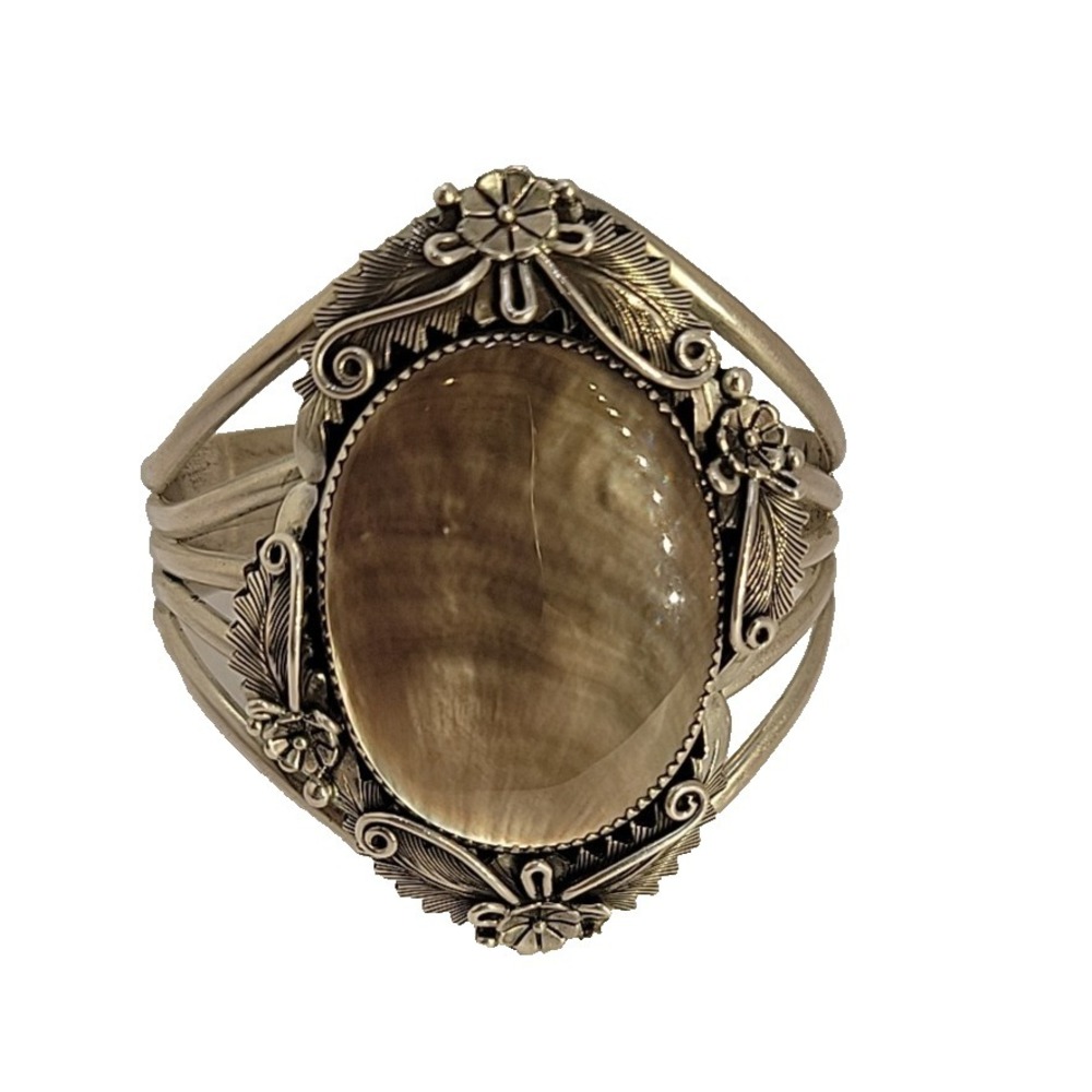 Vintage Peterson Johnson Navajo Sterling Silver Mother of Pearl Cuff bracelet.
